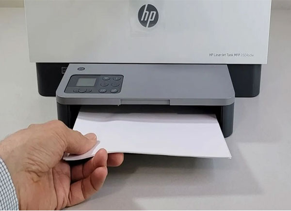 cach-lay-giay-bi-ket-trong-may-in-hp-laserjet