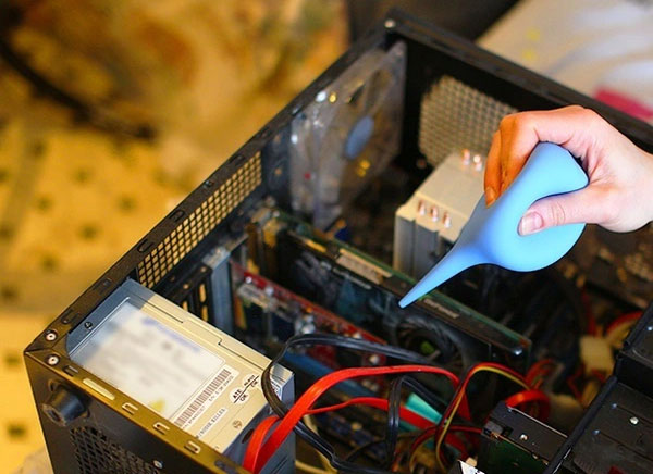 nhung-tuyet-chieu-danh-bay-bui-ban-tren-may-tinh