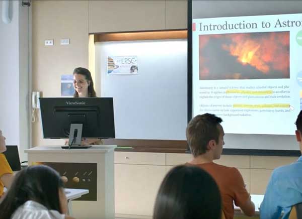 tac-dung-may-chieu-trong-giao-duc