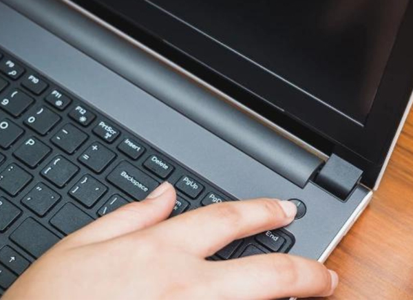 5-meo-cap-cuu-ngay-lap-tuc-loi-ket-phim-laptop